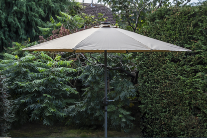 Stürdi 2.7m Round LED Solar Parasol