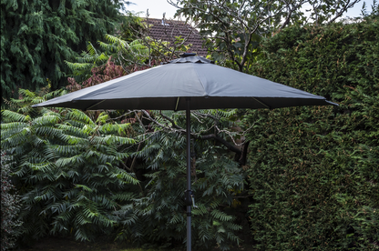 Stürdi 2.7m Round LED Solar Parasol